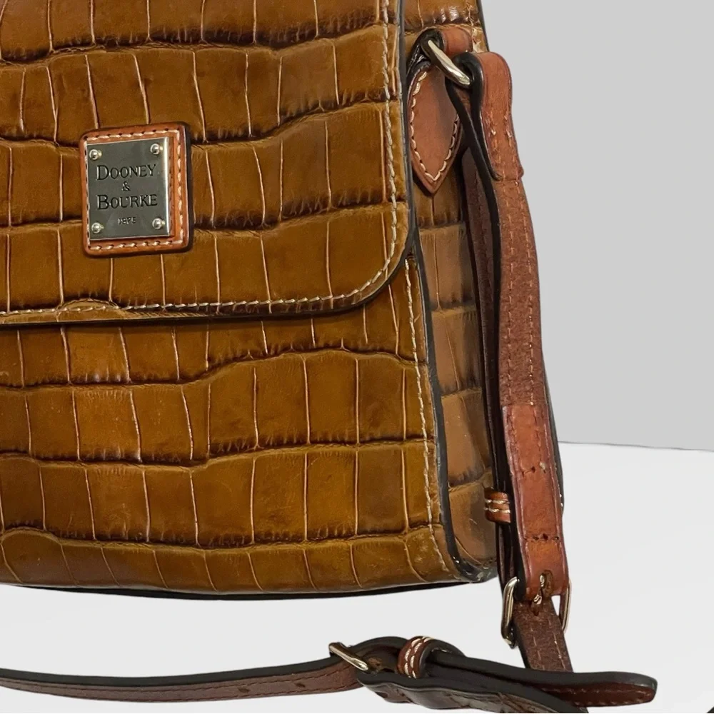 Dooney & Bourke Leather Croco print crossbody brown purse, magnetic flap
